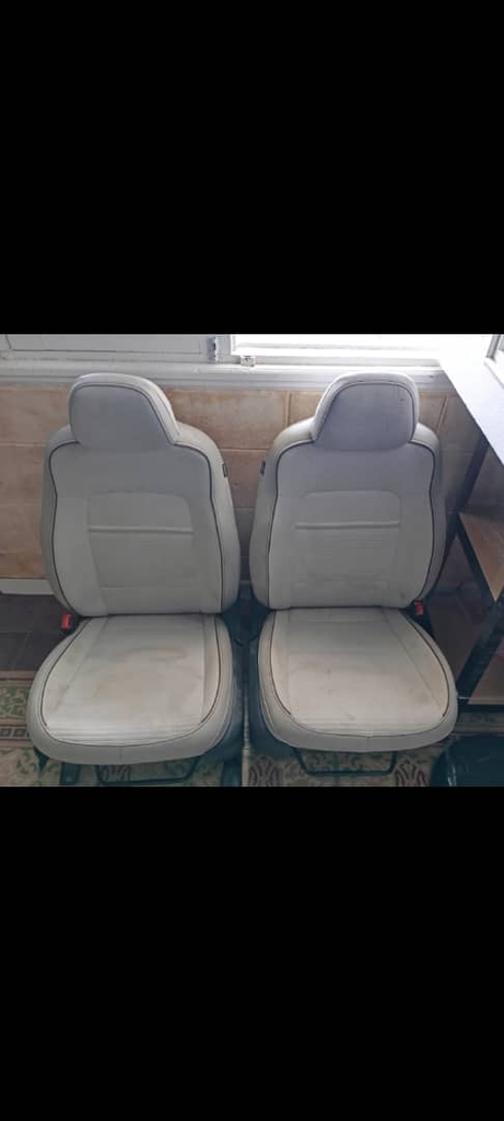 Asientos delanteros del Grand i10 del 21