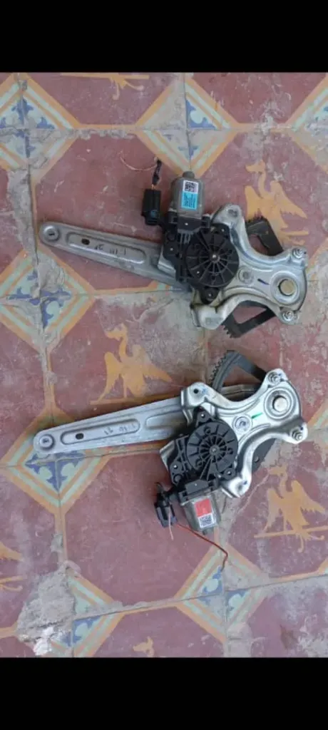 Mecanismo izquierdo de los critales traseros 21