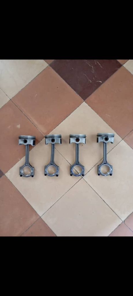 Pistones con bielas sobre medida del Grand i10 del 21 al 23