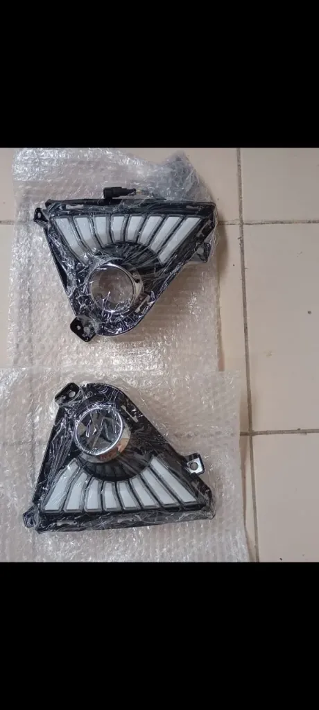 Pareja de neblineros LED con lupa del ACCENT 21