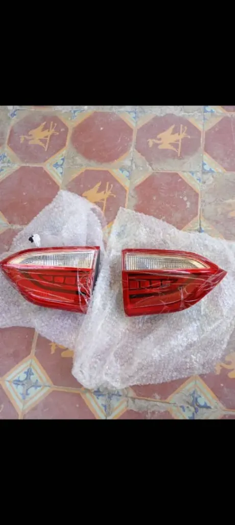 Pareja de Faroles traseros de la tapa del maletero del Grand i10