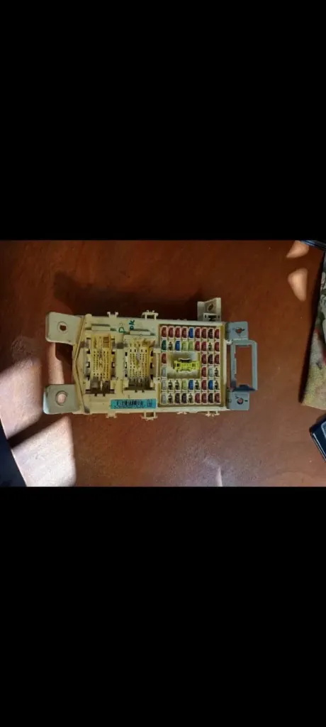 Caja de Fusible int 21